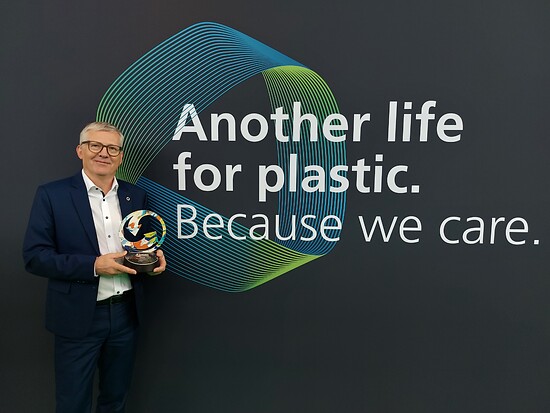 Manfred Hackl als Plastics Recycling Ambassador of the Year geehrt